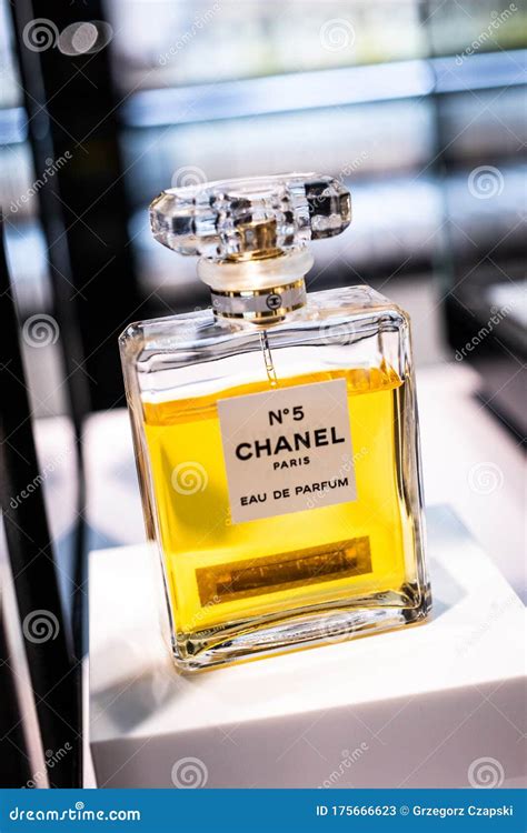 chanel no5 perfume shop